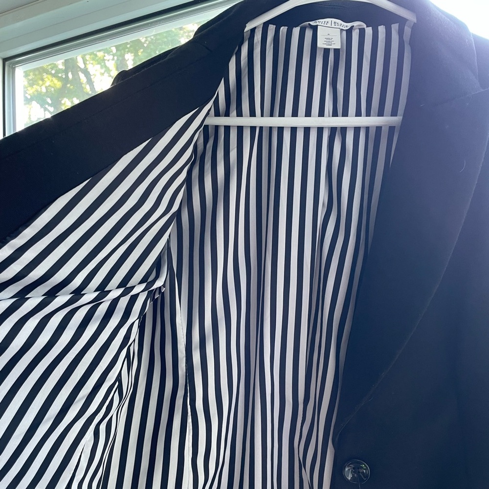 Size 6 Blazer - White House Black Market